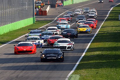 25 equipaggi in pista sui saliscendi del Mugello