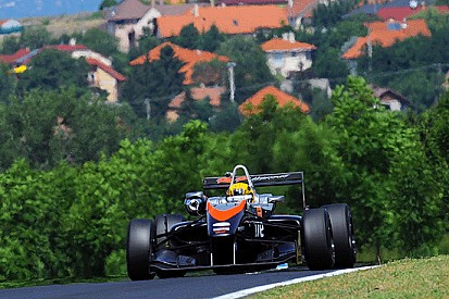 Artur Janosz domina e vince Gara 1