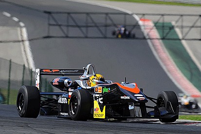 Artur Janosz si prende la pole di Gara 1