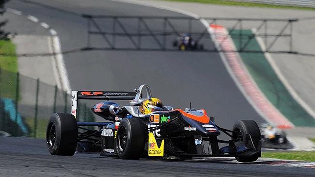 Artur Janosz si prende la pole di Gara 1