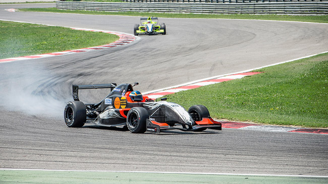 Ben 24 piloti al via ad Imola nella F2 Italian