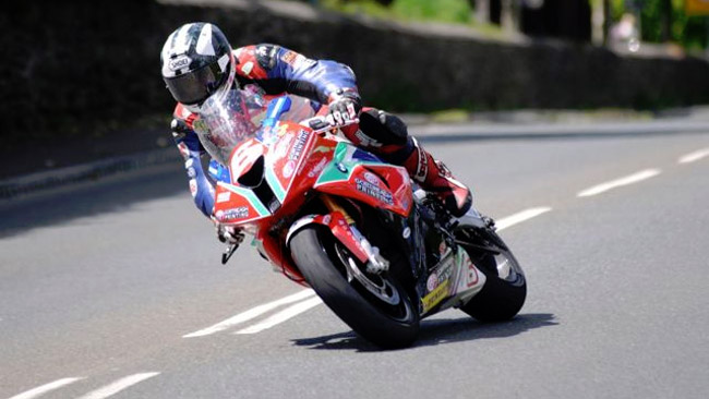 Bis di Michael Dunlop nella gara della Superstock