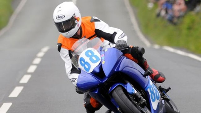 Lutto al Tourist Trophy: incidente fatale per Bob Price