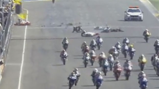 Terribile incidente al via del CEV Moto3 a Le Mans