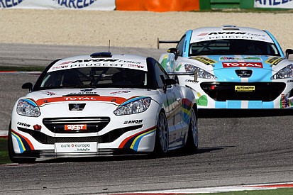 Le Peugeot RCZ si difendono bene a Misano