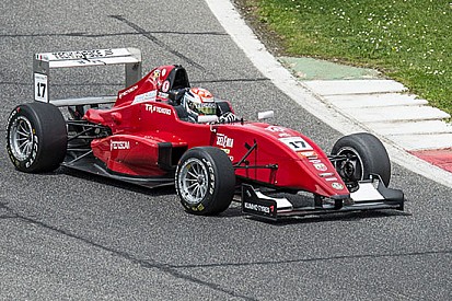 Perullo si prende la rivincita in gara 2 a Vallelunga