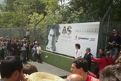 Imola: grande commozione della folla al Tamburello