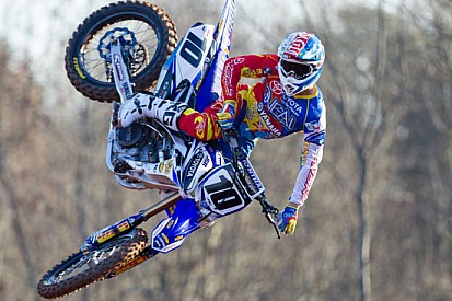 Pirelli "motorcycle tire" sponsor dell'AMA Supercross
