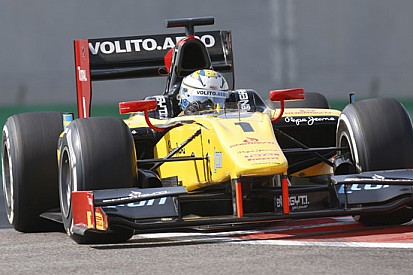 Marcus Ericsson soffia la pole a Rossi ad Abu Dhabi