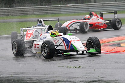 Giovinazzi trionfa al debutto in gara 1 a Monza