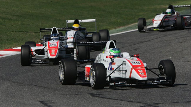 Un Costa perfetto vince gara 1 a Vallelunga