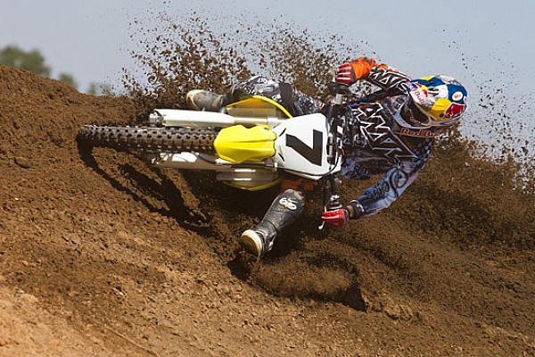 James "Bubba" Stewart passa alla Yoshimura Suzuki!