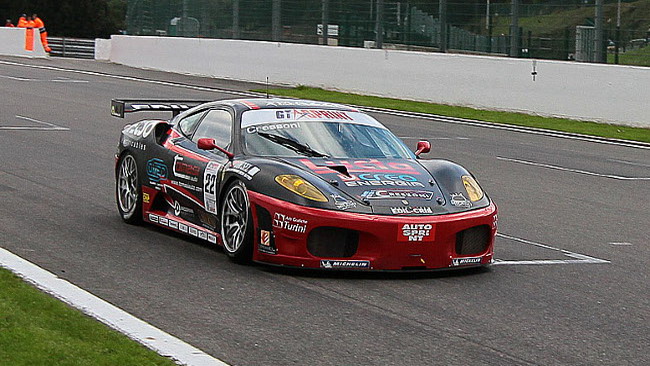 Cressoni porta la F430 sul gradino più alto in gara 2