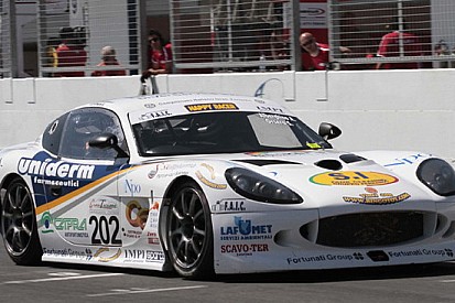Presentata la Ginetta G50 GT4 con guida a sinistra