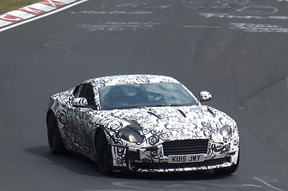 Vidéo - Un proto Aston Martin DB11 camouflé surpris sur la Nordschleife!