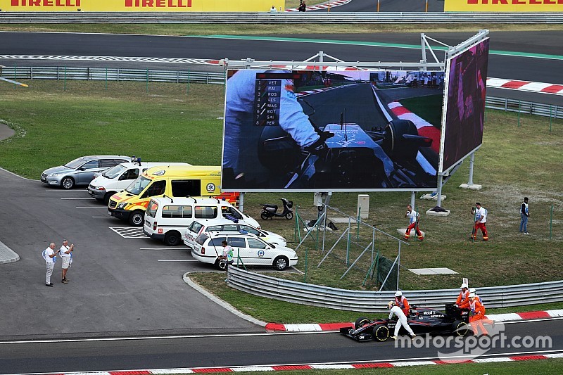 Alonso terminó la clasificación empujando su McLaren