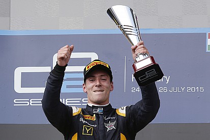 Alex Lynn hace una carrera perfecta