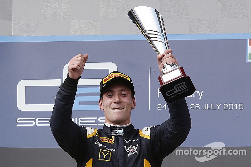 Alex Lynn hace una carrera perfecta