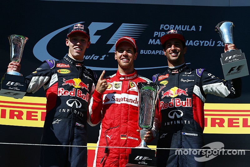 Podio: segundo lugar Daniil Kvyat, Red Bull Racing y ganador Sebastian Vettel, Ferrari y tercer luga