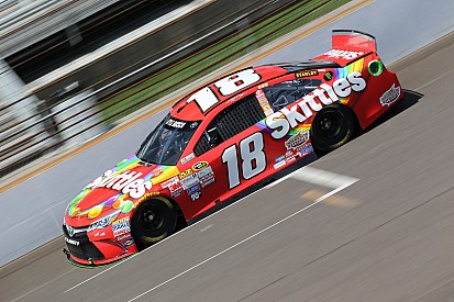 Na prorrogação, Kyle Busch vence pela terceira vez seguida