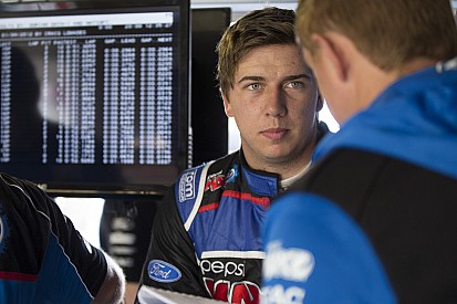 Mostert fastest in V8 FP2