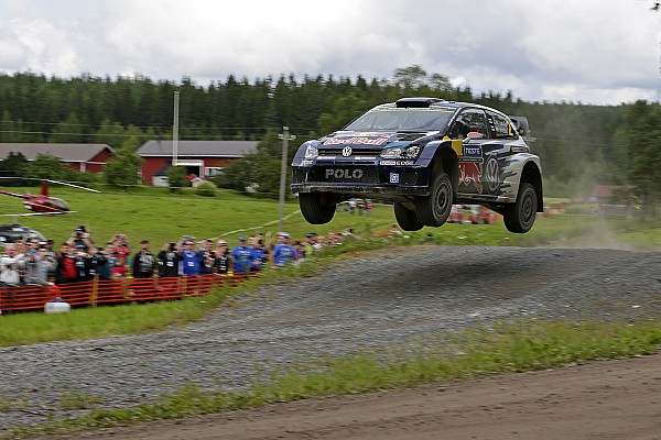 Latvala asciende al liderato 