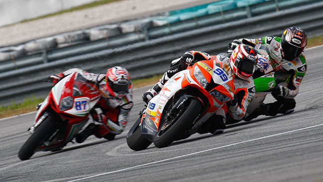 Jacobsen batte Sofuoglu e Cluzel: pole a Sepang!