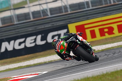 Sykes larga al frente en Sepang