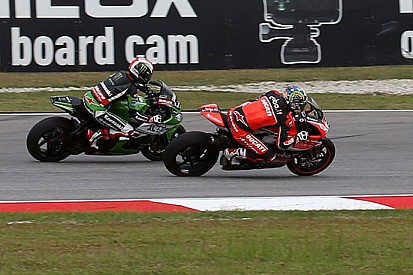 Sepang, Gara 1: Rea batte Davies, ma terzo c'è Biaggi!