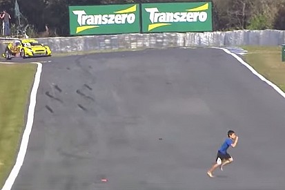 Etapa de Curitiba da Stock Car tem sucessão de cenas bizarras