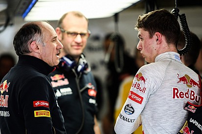 Franz Tost elogia el desempeño de Sainz y Verstappen