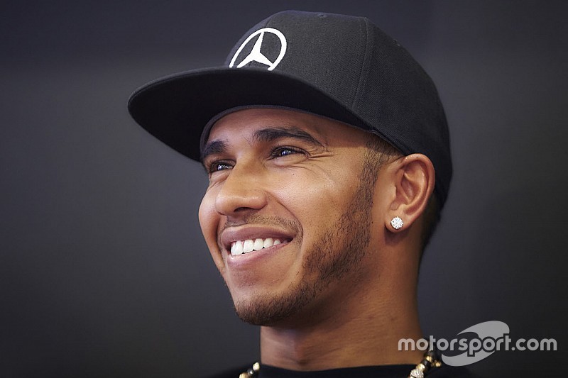 Rossi y Lorenzo, dispuestos a prestar su Yamaha a Hamilton