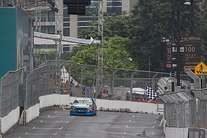 Mostert tops first V8 practice in Malaysia