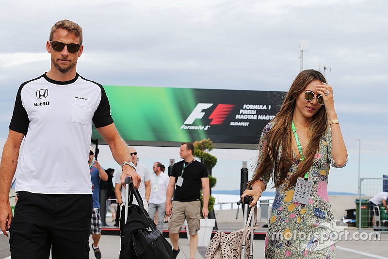 (I a D): Jenson Button, McLaren con su Jessica Button