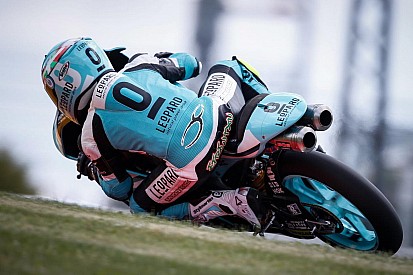 Se aproveitando de vácuo, Vázquez lidera dia em Indy