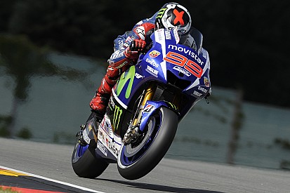 Jorge Lorenzo met déjà la gomme