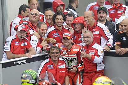 Ora c'è Crutchlow al centro del mercato piloti 2016