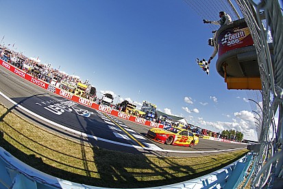 Na última volta, Logano vence e "varre" Watkins Glen