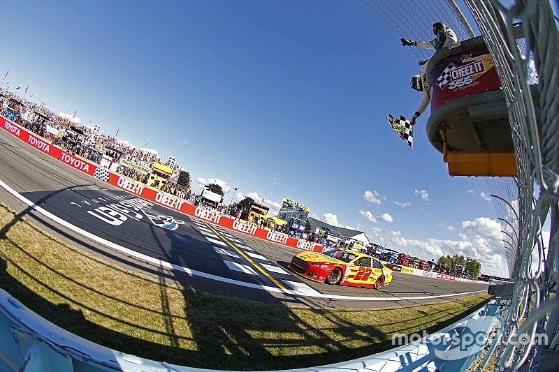 Na última volta, Logano vence e "varre" Watkins Glen