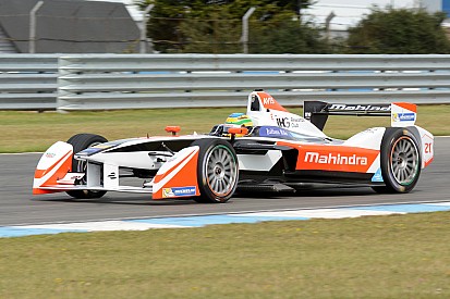 "Carro da Mahindra parece competitivo", diz Bruno Senna