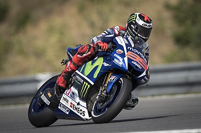 Brno, Qualifiche: pole record di Lorenzo. Rossi terzo
