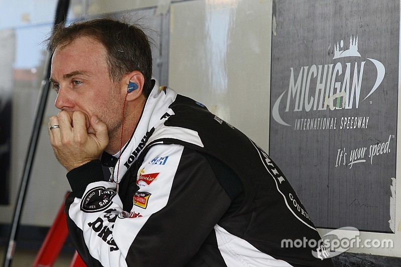 Harvick muestra un ritmo sólido en Michigan