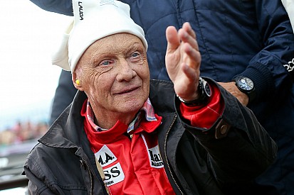 Lauda: "Las carreras de MotoGP son mejores que las de F1"