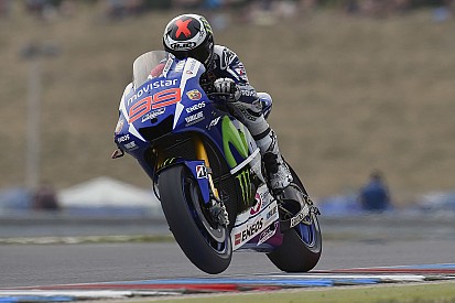 Lorenzo sbanca Brno: è aggancio iridato a Valentino!