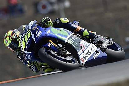 Rossi reconhece falta de ritmo e fala em “pequenos erros” no acerto da moto