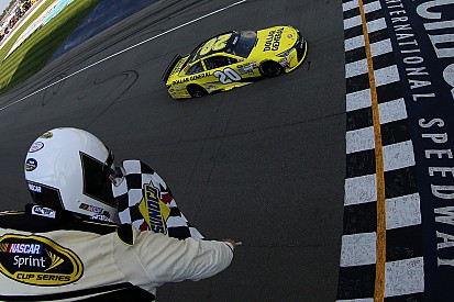 Dominio assoluto di Kenseth, che vince in Michigan