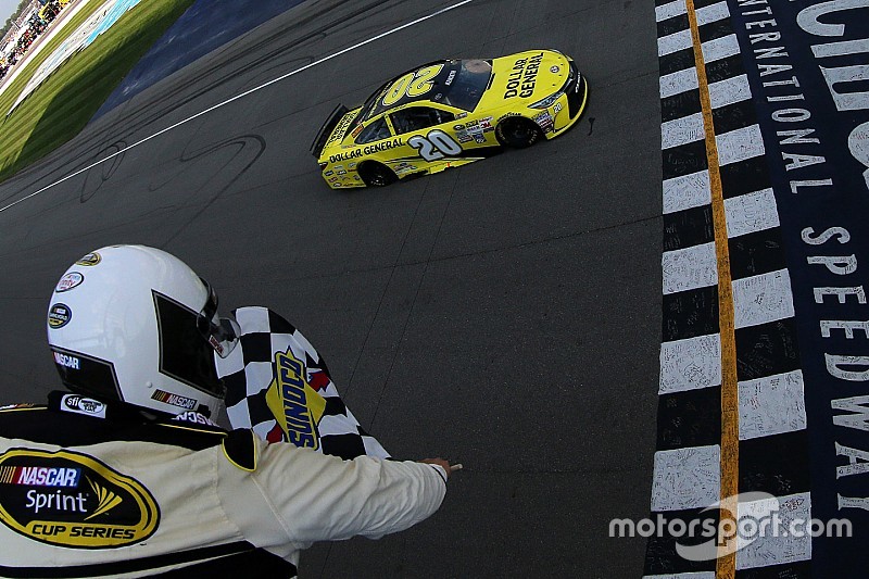 Dominio assoluto di Kenseth, che vince in Michigan
