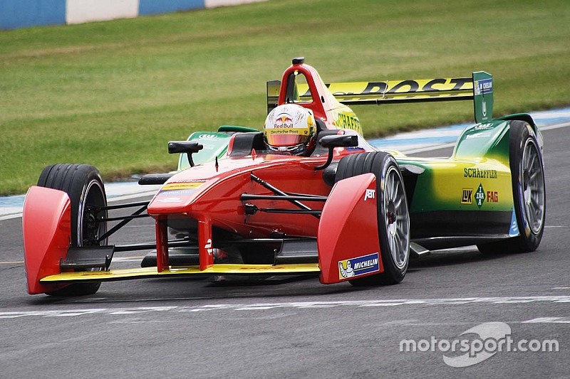 1'30”250: così Abt "straccia" il record di Donington!