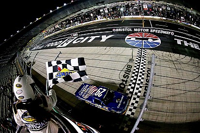 Blaney supera "sorte" de Crafton e vence em Bristol