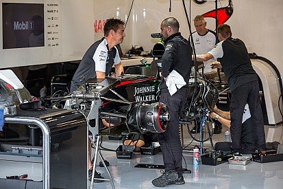 Пилоты McLaren и Sauber получили новые моторы